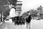 L'armée allemande défile sur les Champs-Élysée